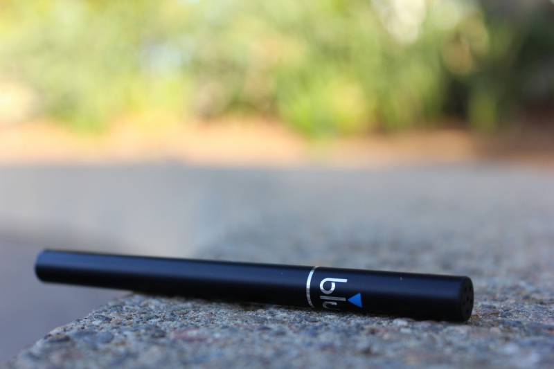 vitrine-GAREOULT-min_e_cigarette_vaping_blu_cigs_blu_electronic_cigarette_tobacco_cigarette_smoke-637061